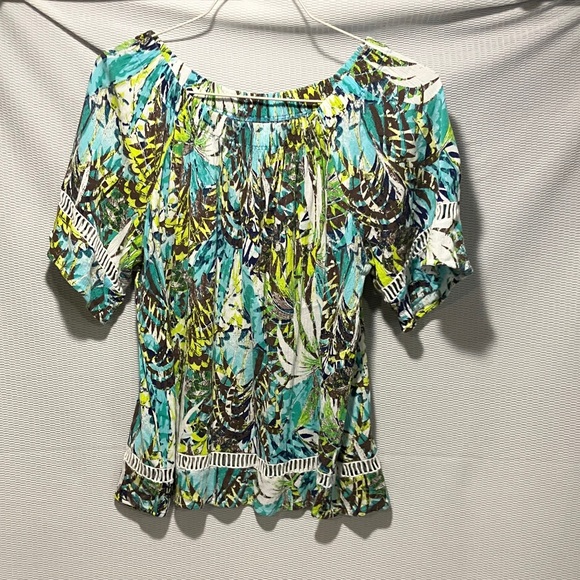 no brand Tops - Vibrant Leaf Print Women's Blouse